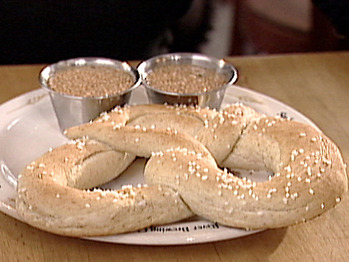 Ry0304_pretzel2_lg