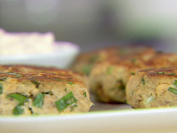 Ek0208_salmoncakes_lg