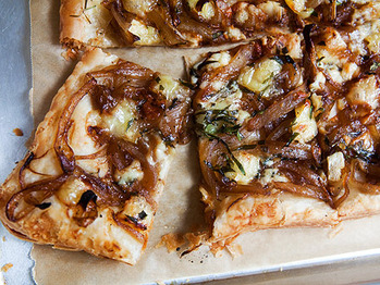 Caramelized-onion-gorgozola-brie-tart-a