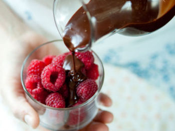 2042_dark_chocolate_dessert_sauce