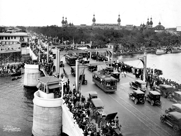 A Tampa streetcar crosses a crowded bridge in 1940