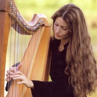 " Hollienea " , " Harpist & Vocalist "