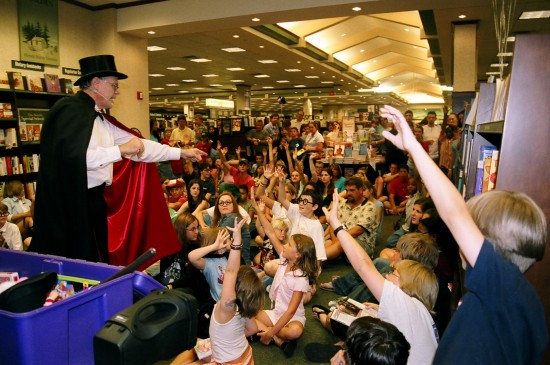 Rob performs at Barnes & Noble