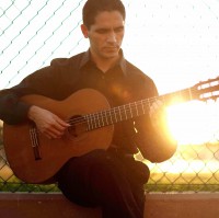 Tavi Jinariu LA Classical Guitarist