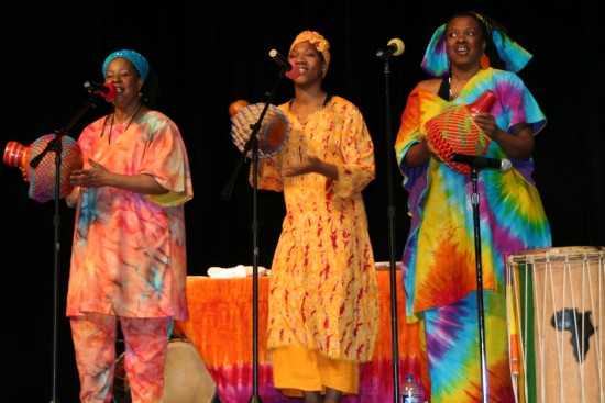 Nana, Amina, Thea