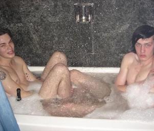 Young_cream_bandbath