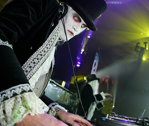 Alpha_twins_alpha_at_qlimax_2006
