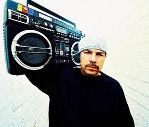 Dj_muggs_l_2589e5f54c401937ae203b8ac790