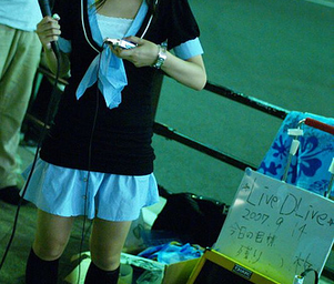 Saoridestiny_street_performing_saori