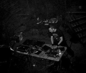 Pneumatic_detach_dnalounge