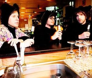 We_love_people_in_bearsuits_cmartijn_zuidweg_bandfoto