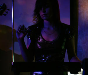 Theremingirl_20080628_dumaclub_526
