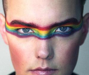 Diamond_rings_face_close_up