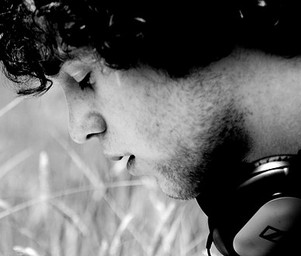Julien_mier_in_the_dunes