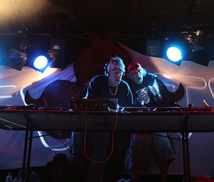 1200_micrograms_1200mics_live