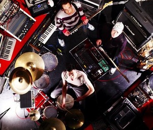 The_qemists_bandlookingup