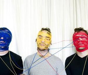 Three_trapped_tigers_l_16274babaf8f409a94d806c21fa3