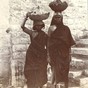 Baskets_on_head