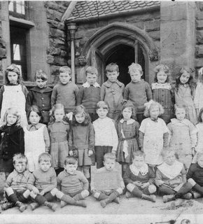 Worfield%20school%20about%201916%20doris%20cornes(langford)%20middle%20row%203rd%20from%20left