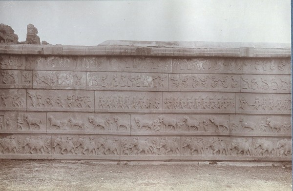 Carvings on the wall of the Hazara Rama Temple at Hampi