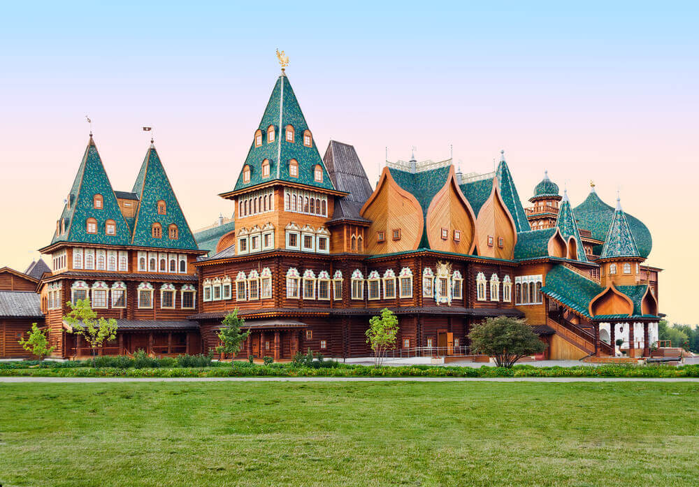 50 Magnificent Russian Palaces and Mansions (Photos)