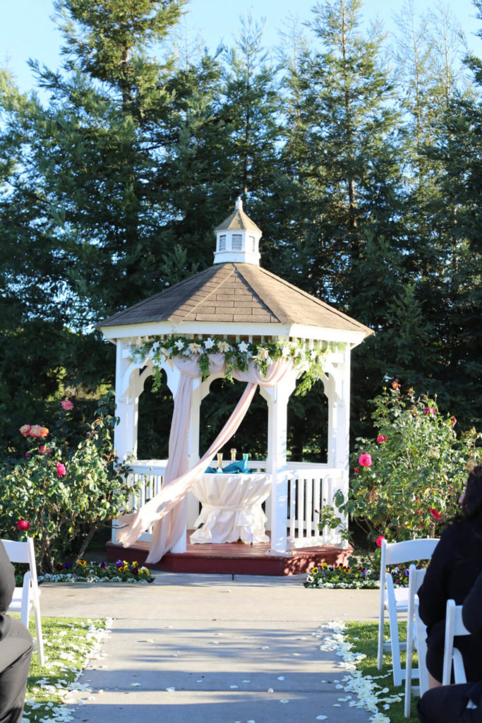 32 Extraordinary Gazebo Decoration Ideas