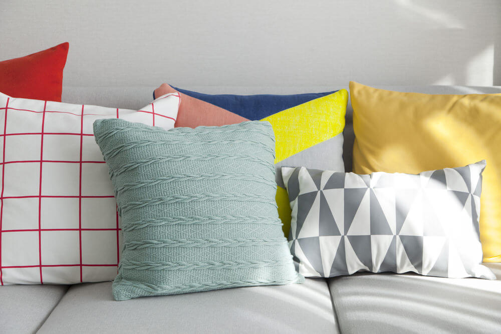 35 Sofa Throw Pillow Examples (Sofa Décor Guide)