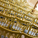 Big_magnificentwedding_foto_gouden_trouwstoelen
