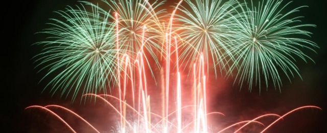 Large_vuurwerk_op_bruiloft