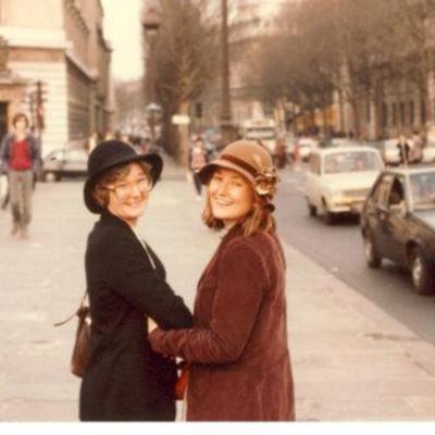 Susan_and_me_in_hats_square