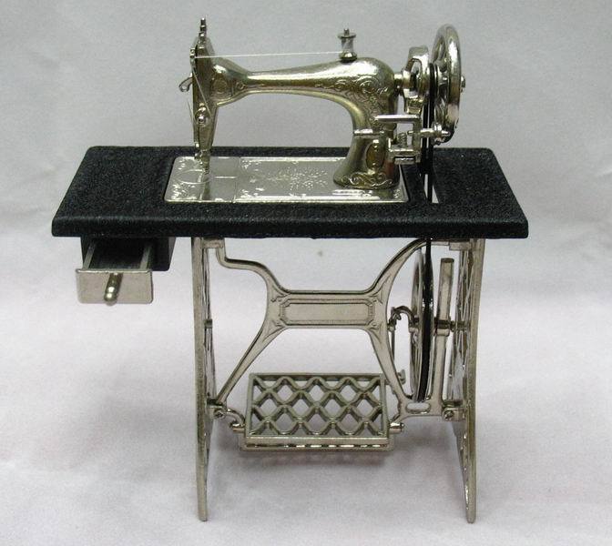 Mini-sewing-machine-my-0098-