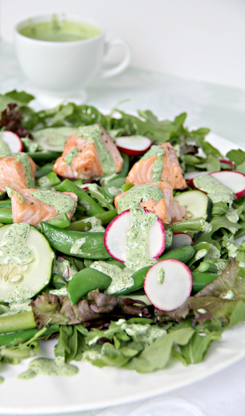 Salad with Salmon and Vegetables