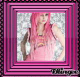 Audrey Kitching in Juwelen Pink