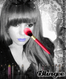  'nd once upon a time ...the bride of chucky was doing her makeup =)) 