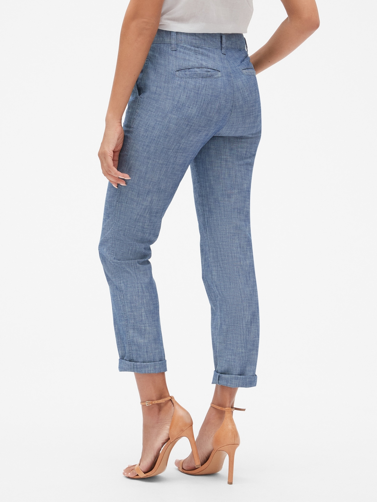 Ripley - GAP PANTALON GIRLFRIEND KHAKI CHAMBRAY - CELESTE
