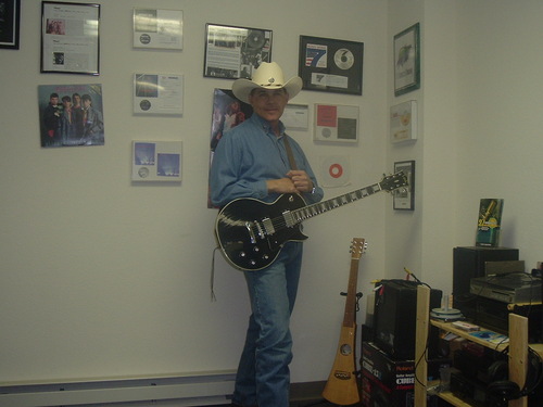 Michael_press_pose