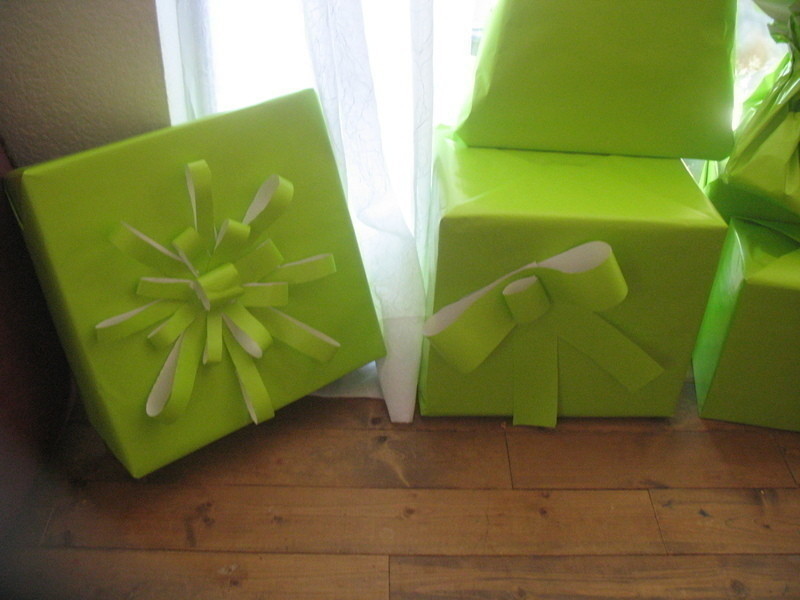 Scrap Wrapping Paper Bows · A Gift Bow · Papercraft on Cut Out + Keep