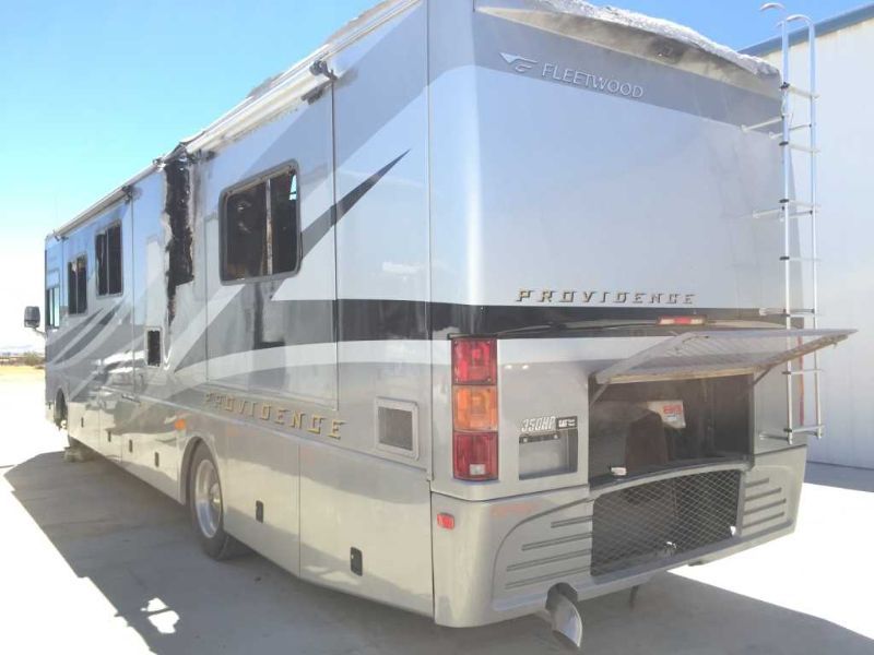 06 Fleetwood Providence RV Motorhome Rear Fiberglass 06 Fleetwood Providence RV Motorhome Rear Fiberglass