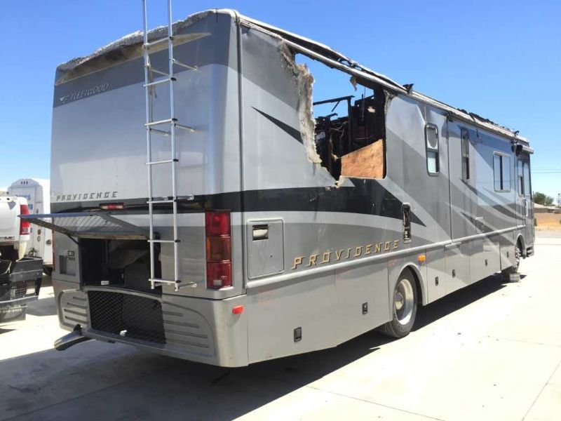 06 Fleetwood Providence RV Motorhome Rear Fiberglass Bumper Cap Clip w