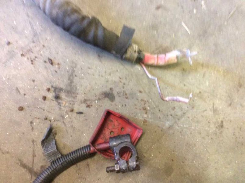 99 00 01 02 03 FORD F250 F350 SUPER DUTY 7.3L DIESEL POSITIVE BATTERY