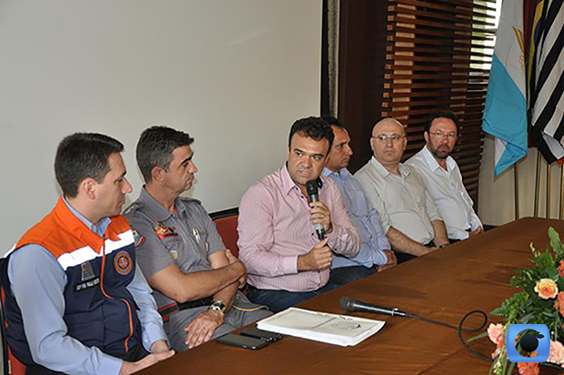 capa amanhã-1496696840