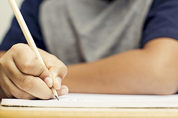 criança-escrever-escrita-alunos-escola-aulas-1488824693
