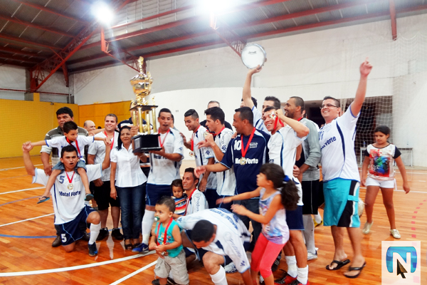 http://s3.amazonaws.com/images2.nogueirense.com.br/wp-content/uploads/2013/02/Metal-forte-Campe%C3%A3o.jpg