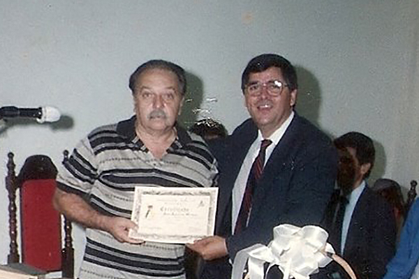 Recebendo a diplomação como vereador suplente