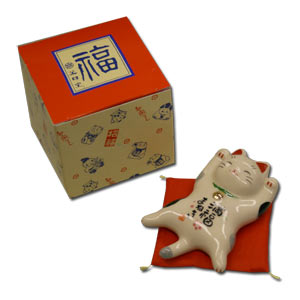Lying Lucky Cat Display ~ MANPUKU ~