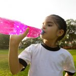 Consumo diario de bebidas hidratantes es dañino para la salud