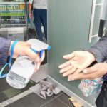 Recomiendan usar alcohol en gel solo en lugares donde no haya agua y jabón