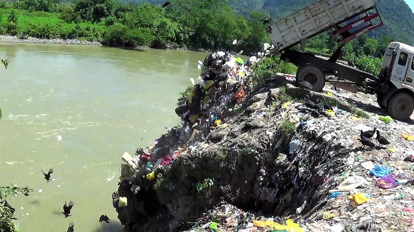 Huánuco: Construyen celdas transitorias para combatir contaminación del
