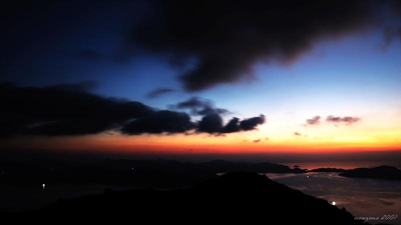 平托坑山及遠處的糧船灣