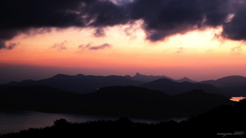 群山碧海伴蚺蛇